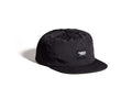 Gorra Santa Cruz Casey Cap negra vista frontal en tres cuartos.