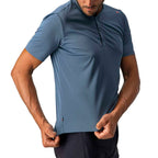 Camiseta Castelli Polo 2 azul acero claro, detalle de corte y acabado
