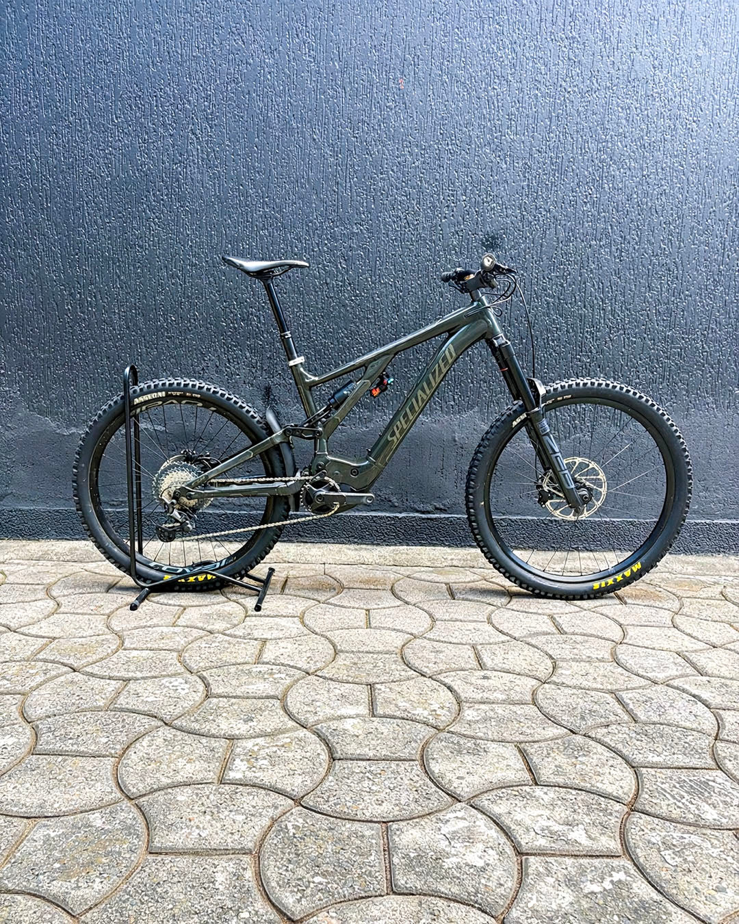 Bicicleta ebike usada Knevo Alum