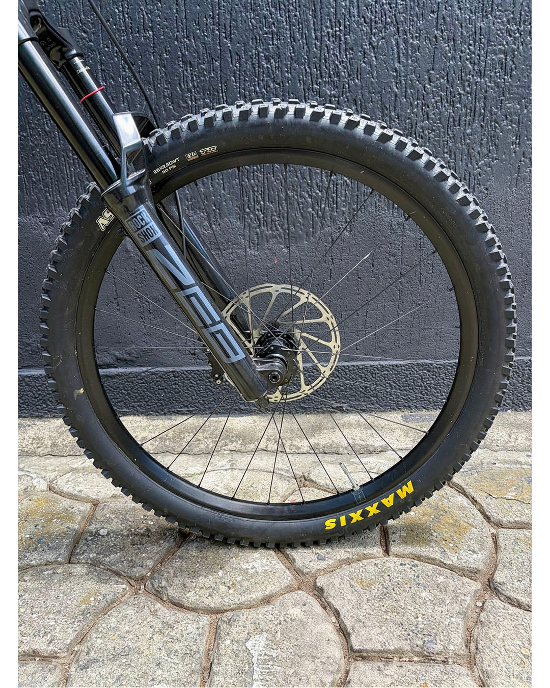 Bicicleta ebike usada Knevo Alum