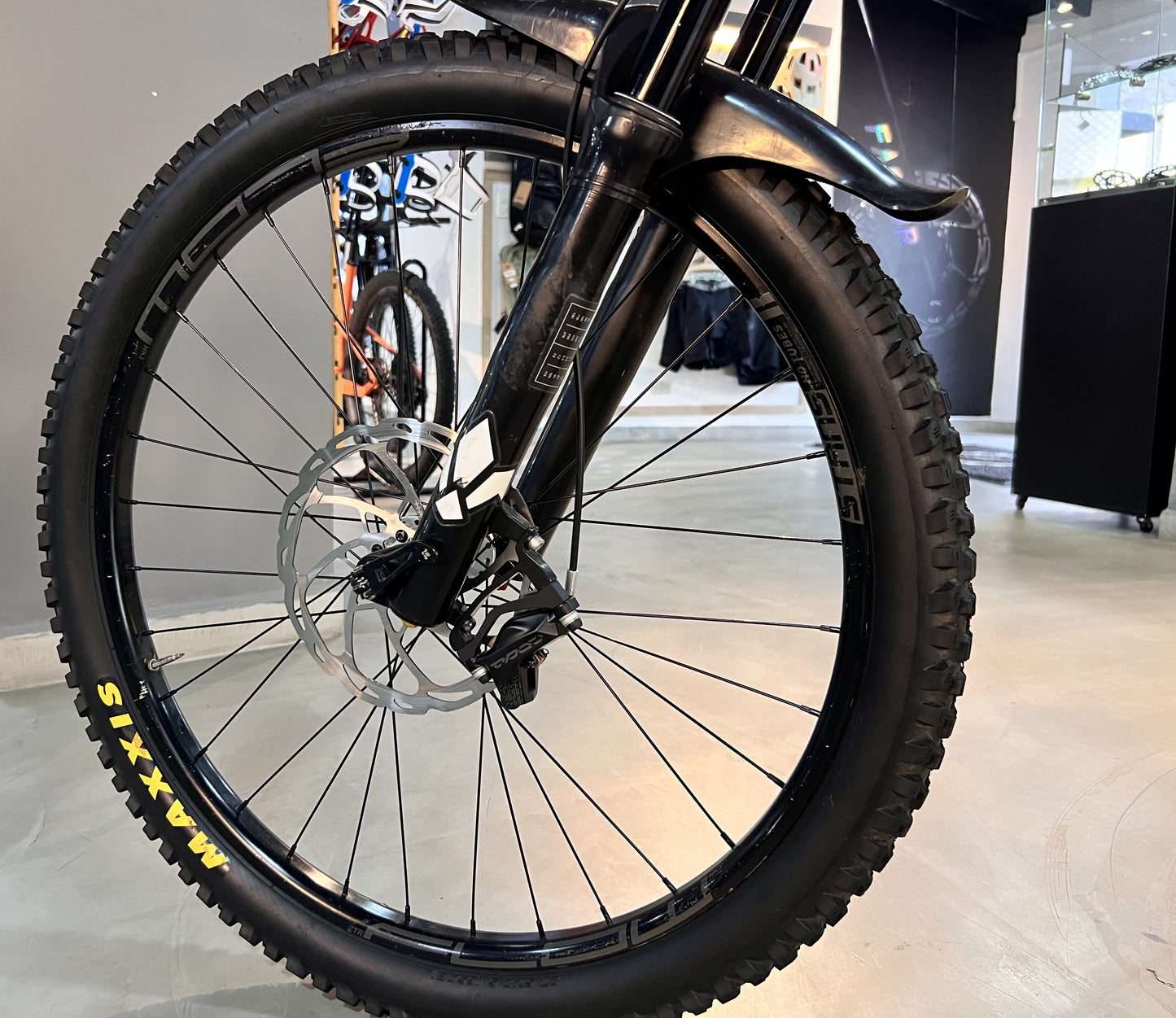 Bicicleta Usada Santa Cruz Nomad V4 CC