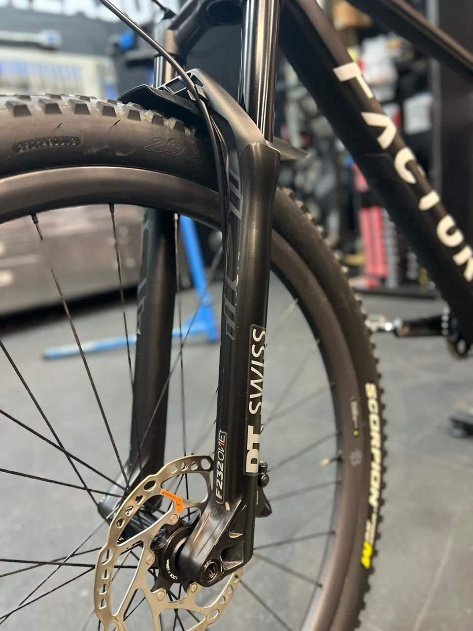 Bicicleta Demo Factor Lando HT