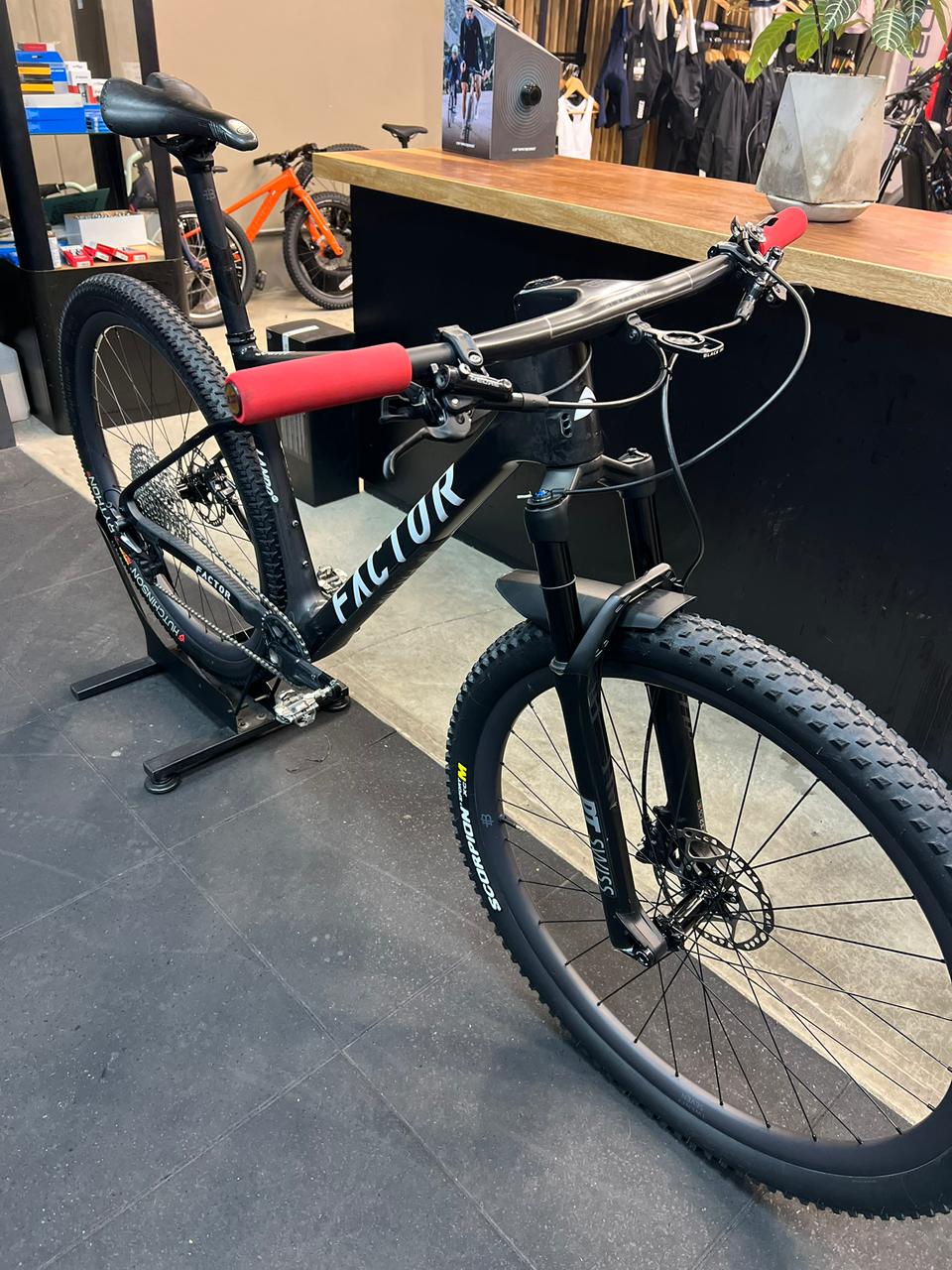 Bicicleta Demo Factor Lando HT