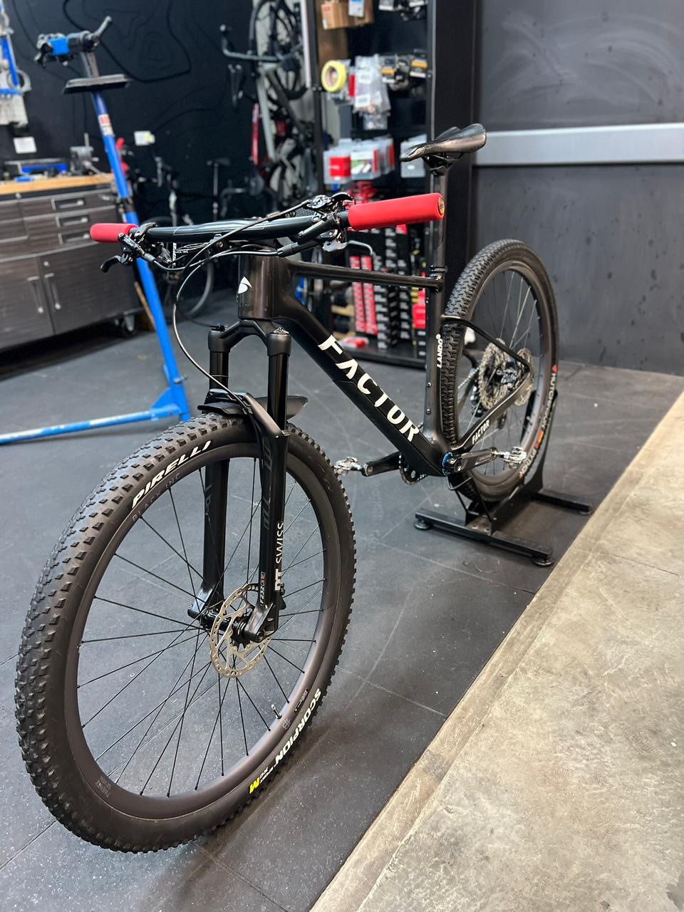 Bicicleta Demo Factor Lando HT