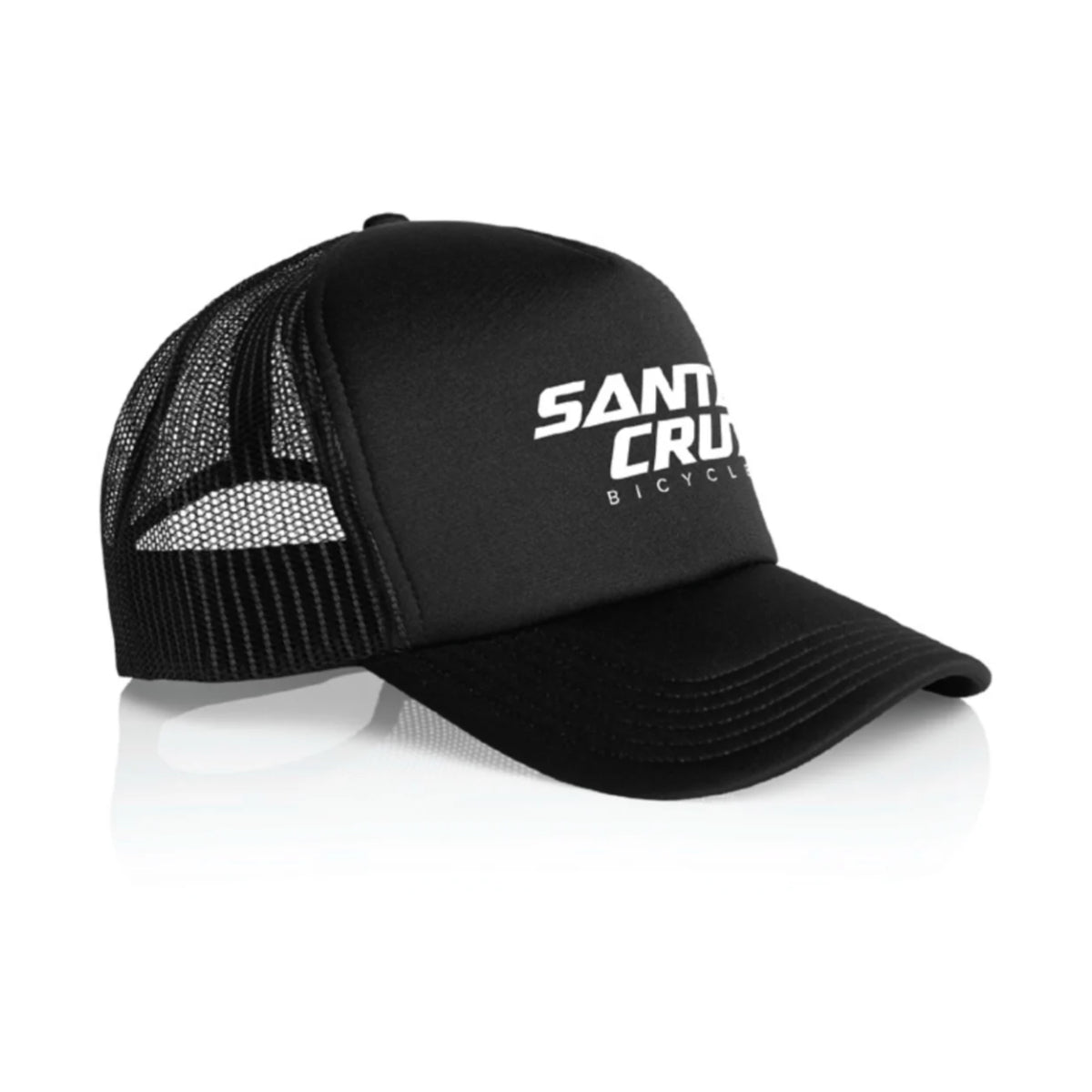 Gorra Santa Cruz Stack Trucker negra con logo frontal y paneles de malla.