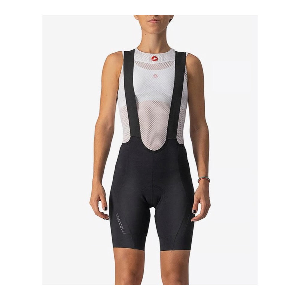 Bibshort Castelli Velocissima 3 negro/negro visto de frente sobre modelo, con tirantes negros.