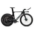 Bicicleta de contrarreloj Factor Hanzo Disc Chrome con rueda lenticular Black Inc, vista lateral sobre fondo blanco