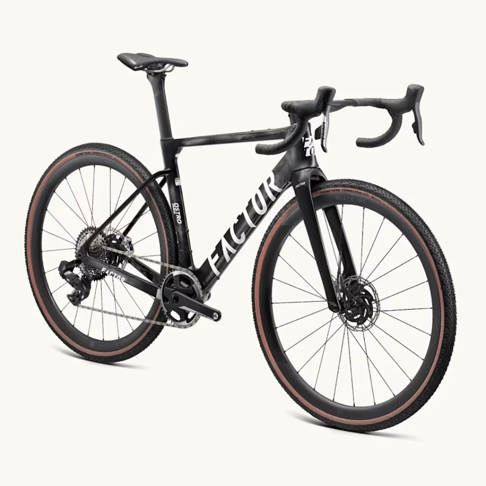 Bicicleta Factor Ostro Gravel UD Gloss con grupo Force XPLR, vista frontal en tres cuartos