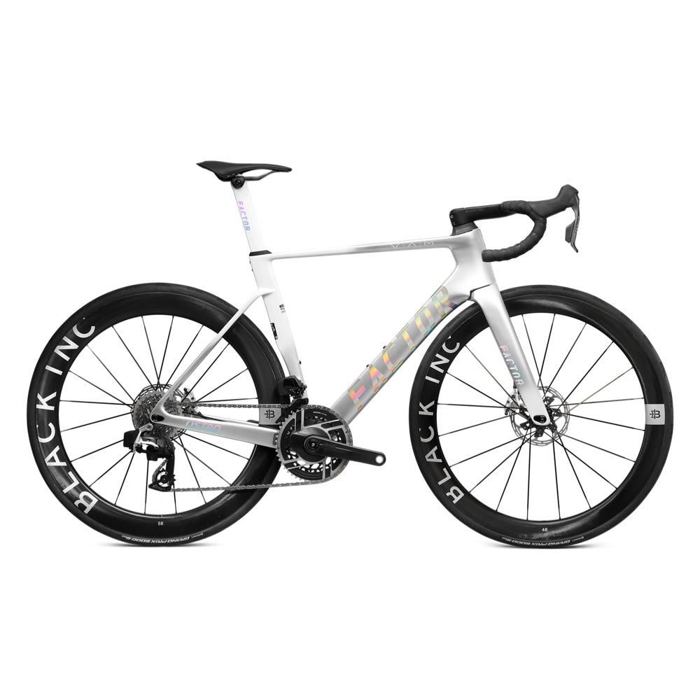 Bicicleta Factor Ostro VAM 2.0 Arctic Chrome en vista lateral con la bicicleta completa