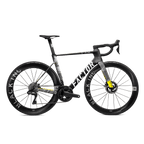 Bicicleta Factor Ostro VAM 2.0 Geometric en vista lateral con detalles amarillos y ruedas Black Inc
