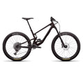 Bicicleta Santa Cruz 5010 negra en vista lateral completa sobre fondo blanco.