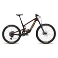 Bicicleta Santa Cruz Bronson V5 Carbon C MX kit S Root Beer completa, ruedas sin recortar sobre fondo blanco.