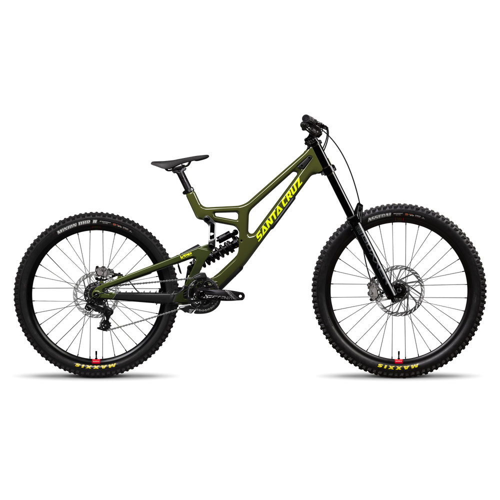 Imagen de referencia Santa Cruz V10 CC kit S Gloss Kelp Green, bicicleta completa con ambas ruedas sobre fondo blanco.