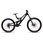 Bicicleta Santa Cruz V10 negra en vista lateral completa sobre fondo blanco.