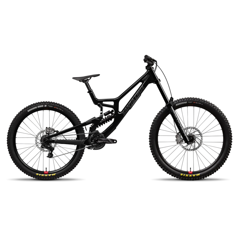 Bicicleta Santa Cruz V10 negra en vista lateral completa sobre fondo blanco.