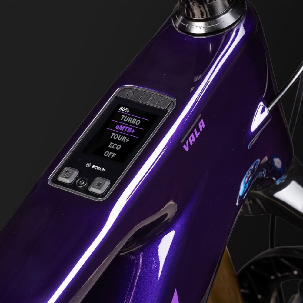 Pantalla Bosch integrada en el tubo superior morado de la Santa Cruz Vala C MX Kit XT Di2.