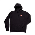 Buzo con capota Santa Cruz Patch Hoodie negro vista frontal con parche rojo en el pecho y bolsillo canguro.