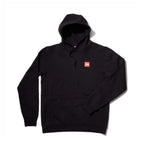 Buzo con capota Santa Cruz Patch Hoodie negro vista frontal con parche rojo en el pecho y bolsillo canguro.