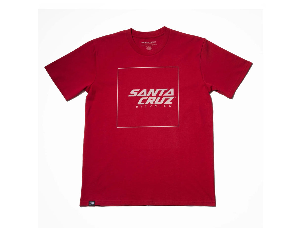 Camiseta Santa Cruz Squared Up Tee Cardinal vista frontal con logo en recuadro.