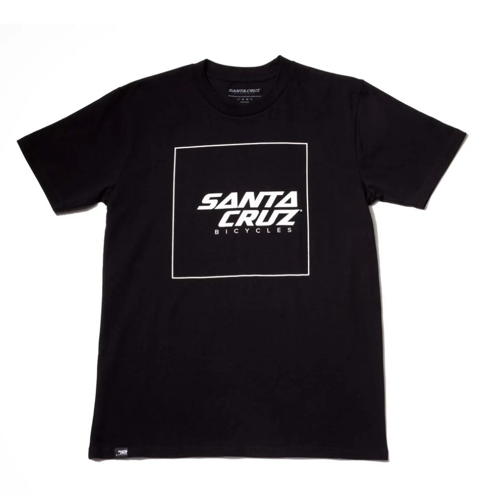 Camiseta Santa Cruz Squared Up Tee negra vista frontal con logo blanco en recuadro.