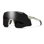 Gafas Smith Vert Running Matte Bone con lente negra espejo ChromaPop, vista frontal en tres cuartos sobre fondo blanco