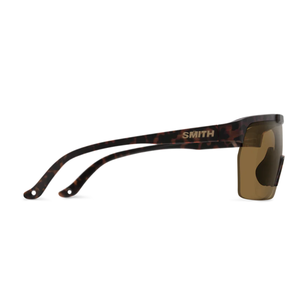 Gafas Smith XC con montura carey y lente marrón ChromaPop, vista lateral derecha sobre fondo blanco