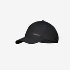 Gorra Castelli Travel negra vista de frente en tres cuartos, con visera y texto Castelli blanco.
