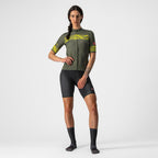 Jersey Castelli Fenice W Military Green y Dark Gray, vista completa sobre modelo