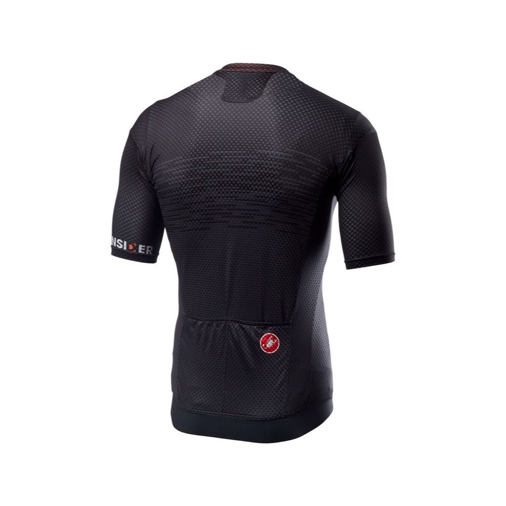 Jersey Castelli Insider negro, vista posterior con dos bolsillos y logotipo rojo.