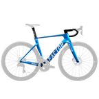 Marco Factor Monza color Solar Blue con cockpit y tija, vista lateral sobre fondo blanco
