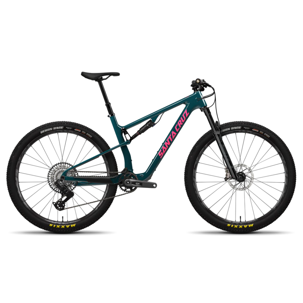 Bicicleta Santa Cruz Blur V4 C GX AXS azul con logos rosados en vista lateral