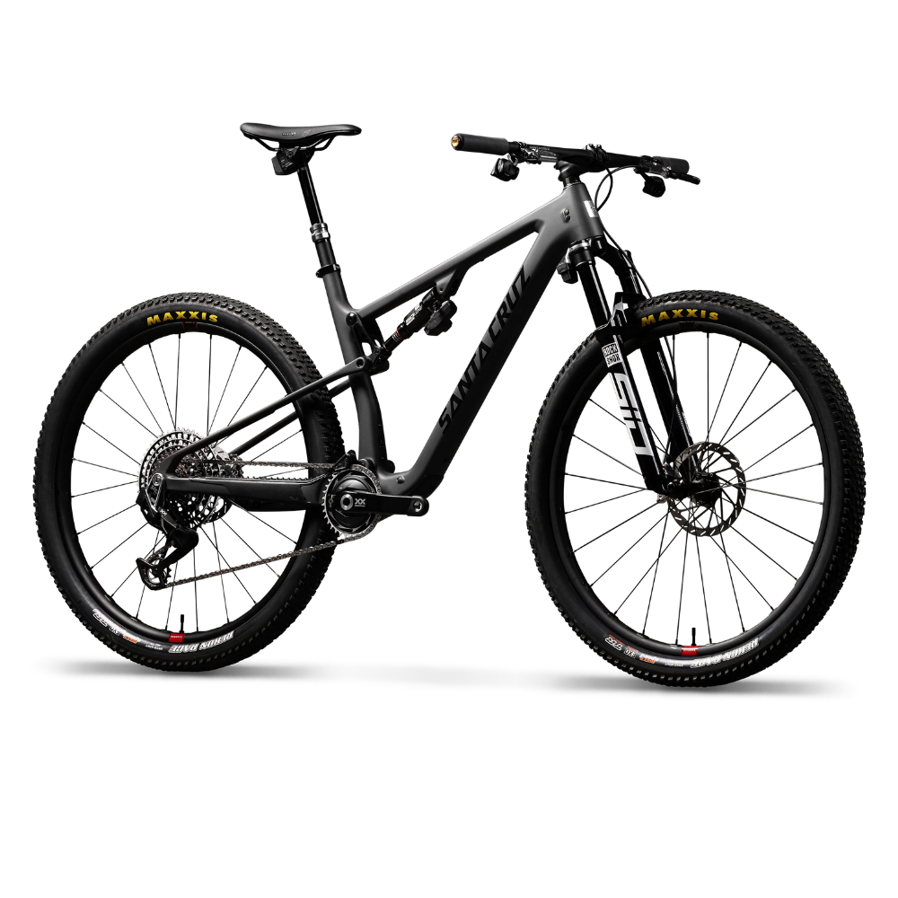 Bicicleta Santa Cruz Blur V4 C GX AXS negra en vista de tres cuartos