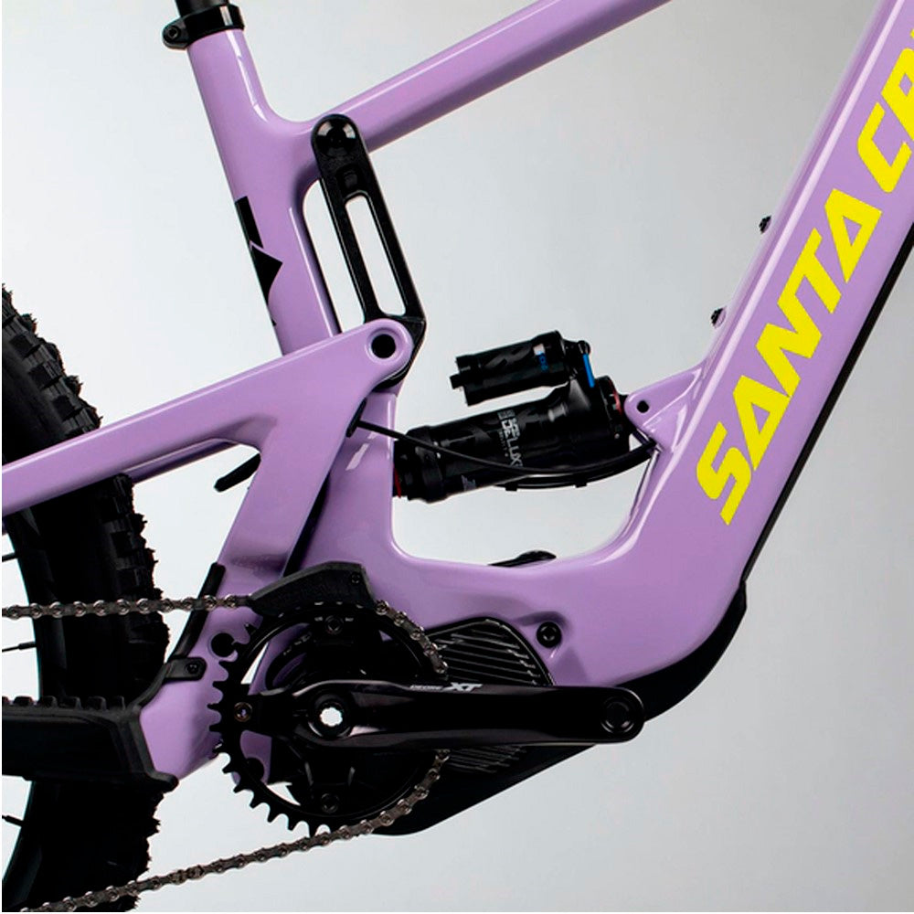 Detalle de biela, motor Shimano y amortiguador de la Santa Cruz Bullit CC lila