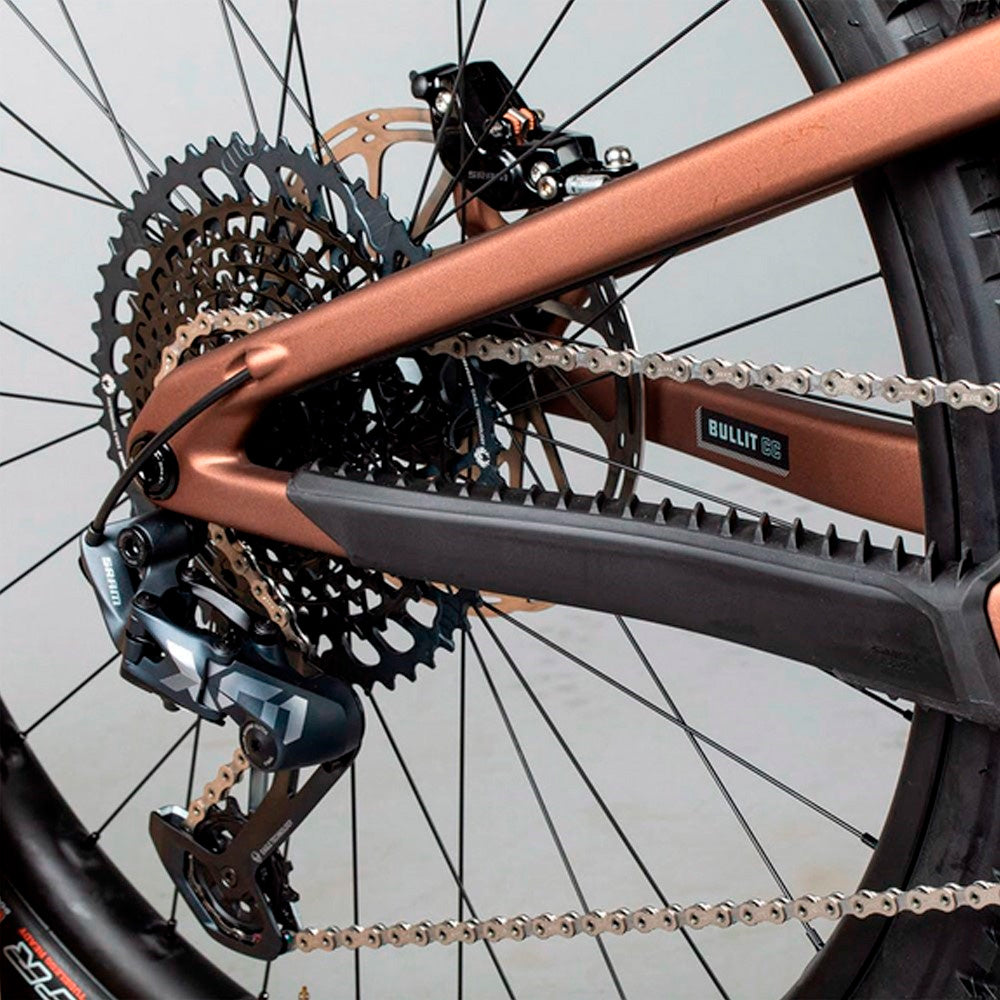 Detalle de transmisión SRAM, cassette y cadena de la Santa Cruz Bullit CC cobre