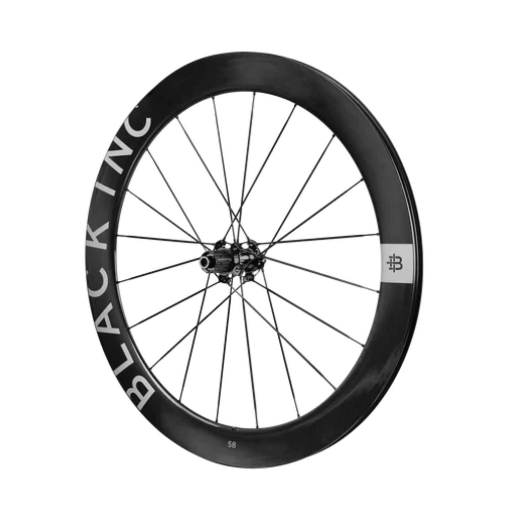 Rueda trasera Black Inc 58 del set 48/58, vista en tres cuartos sobre fondo blanco.