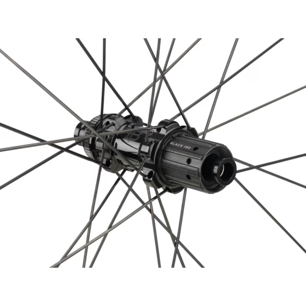 Detalle del buje trasero y cuerpo de cassette del set Black Inc Thirty Four Gravel.