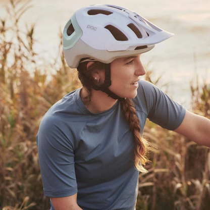 CASCO POC AXION SPIN HYDROGEN WHITE/APOPHYLLITE - Bikexperts