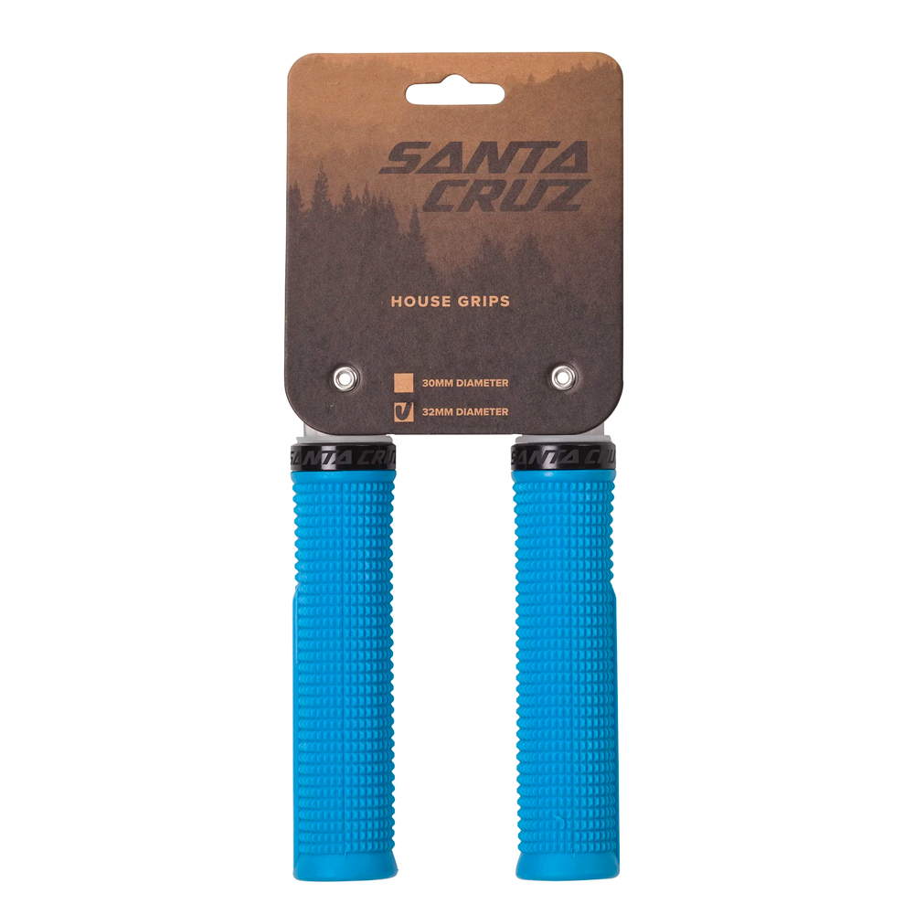 Par de grips Santa Cruz House azules presentados en su empaque frontal