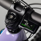 Pantalla de control Shimano en el manubrio de la bicicleta Santa Cruz Bullit CC