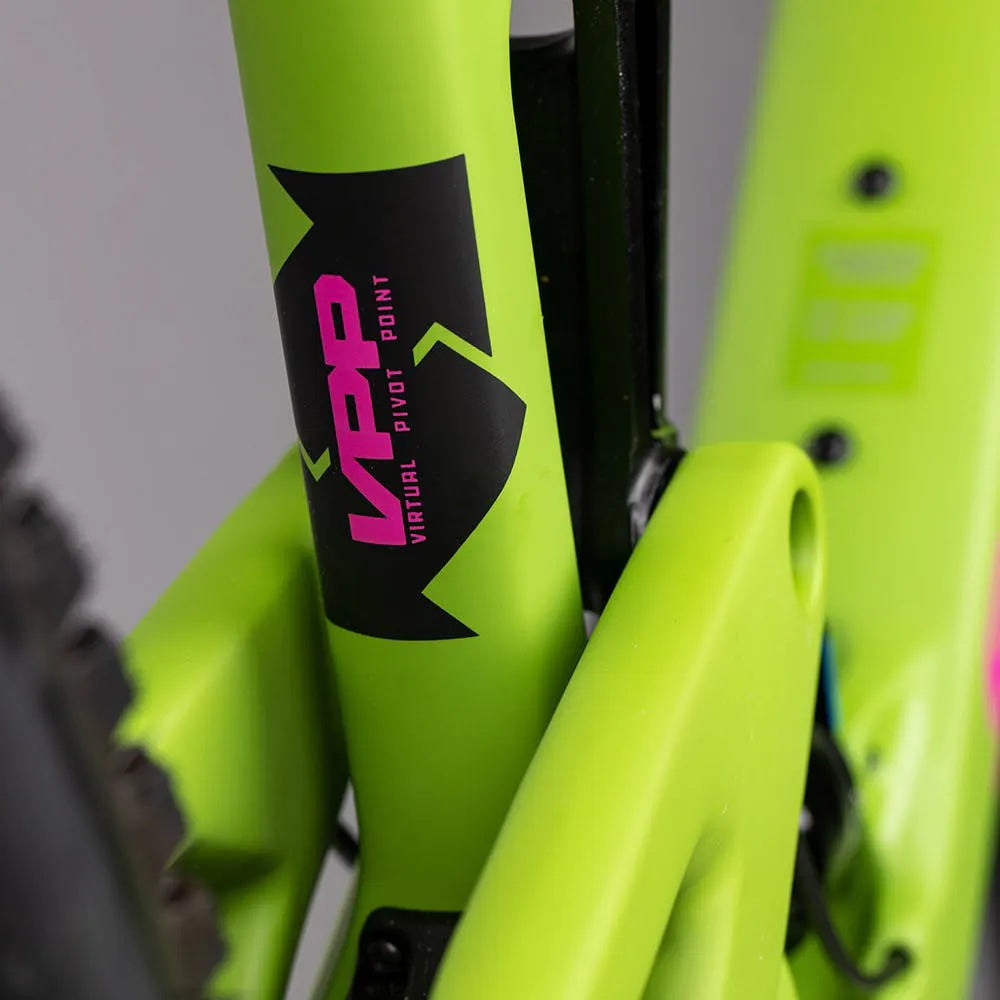 Detalle del sistema de suspensión VPP en cuadro verde Santa Cruz Nomad CC V5